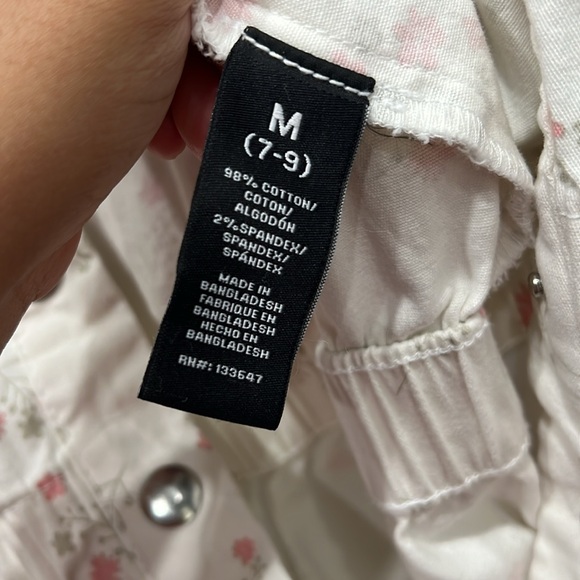 CELEBRITY PINK
M (7-9) Juniors White with flowers romper Good Condition - Picture 6 of 6